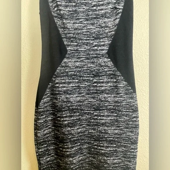 Ann Taylor size 2 black/white body con sheath - Picture 4 of 7